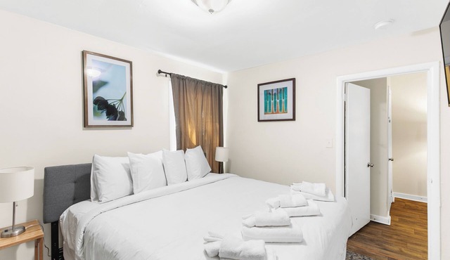 Norwood Seven Flat No. 1 - King Bed/WiFi/Cozy