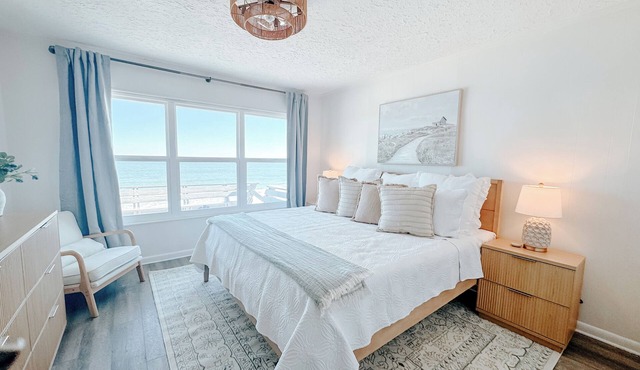 Oceanfront Getaway, Pets Allowed, WiFi, Hammocks, Space for Families and Friends