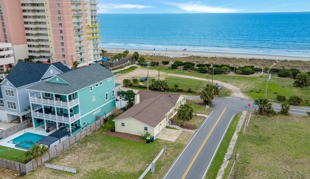 Oceanfront Private Beach House w/Private Hot Tub + Free Attraction Tickets!