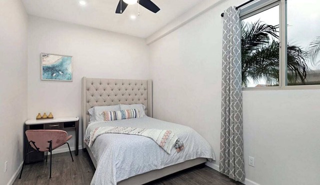ONE Bedroom Suite With Private Bathroom, Private Entrance, Central SD