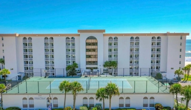 Oversized condo Beach Oasis 601 Gorgeous Ocean front with spectacular views