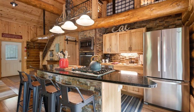 PARADISE NORTH: LOG HOME CABIN IN BRAINERD, MN