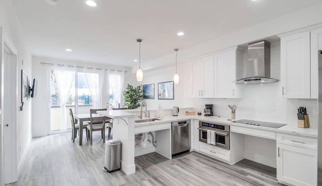 Park Blvd 301 | Modern | Urban Oasis | SPA