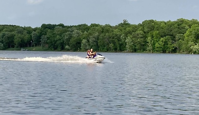 Park model at Flickabirds Resort! Golf cart, Boat and jet ski rental available!