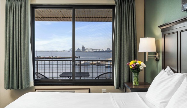 Park Point Marina Inn