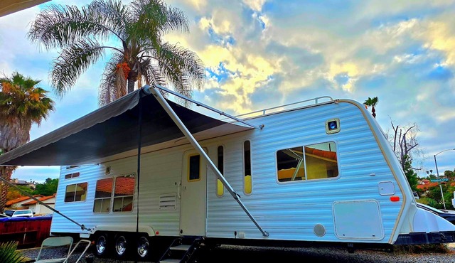 Peaceful 1-bedroom recreational vehicle with AC in Spring Valley
