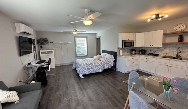 Peaceful 1-bedroom studio in charming Huntsville