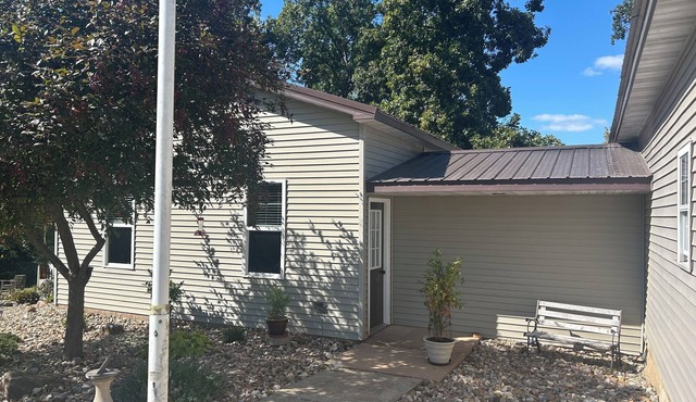 Peaceful cabin with AC in charming Liberty