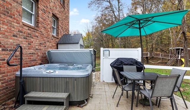 Peaceful Historic Villa with Hot Tub & Pool near Downtown Nashville, Tennessee