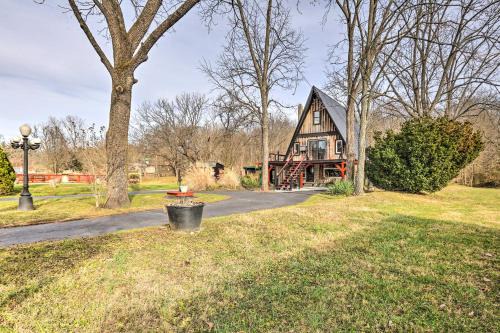 Peaceful Mt Sterling Cabin: Deck & Fire Pit!