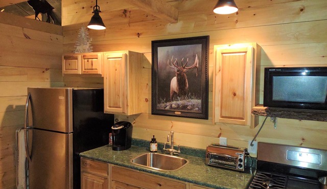 Perfect Benezette Cabin. Nestled in the woods, yet close to attractions. .