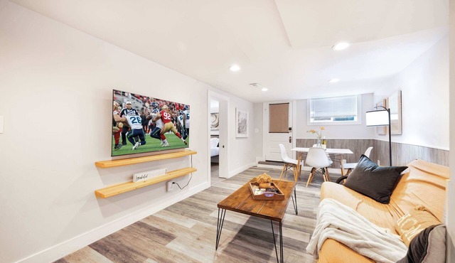 Pet Friendly 1BR Basement w, Gym, Near UW &Hospital