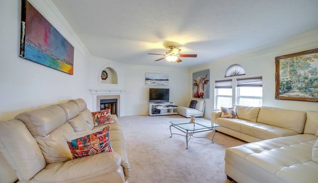 Pet-Friendly Apollo Home w/Furnished Deck!