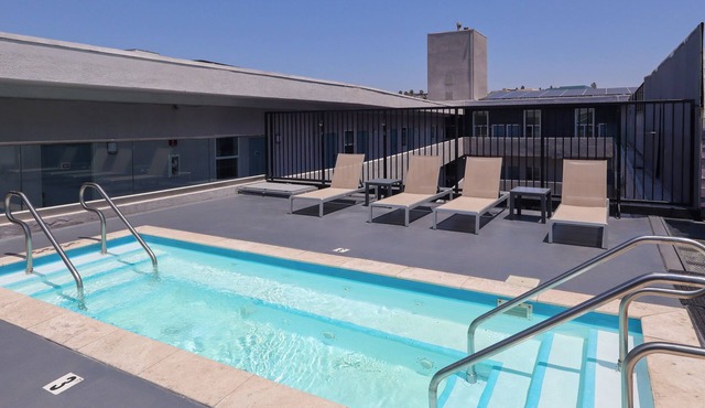 Pet-Friendly Boutique King Room Near County Trolley, Zoo and Harbor Views