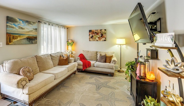 Pet Friendly, Private! Multi-Level Brookline Home