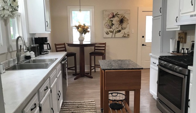 Pet friendly remodeled bungalow home just two blocks from Washington Park.