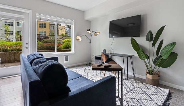 Pet-Friendly Studio in Bothell Near Trails & Shops in Bothell