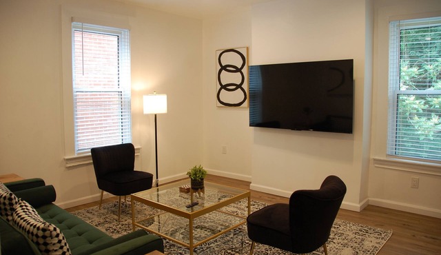 PGH Delight - 4B/3B, ALL NEW w/Free Street Parking, Perfect for family vacation