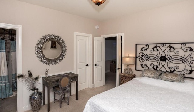 Pinnacle Luxury Apt Awesome Location & Life Style!