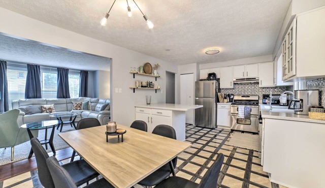 Pittsburgh Retreat w/Deck ~ 4 Mi to Dtwn!