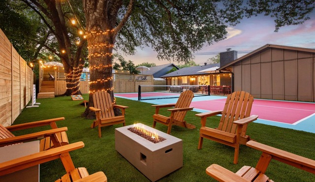 Pool, Pickleball, Resort Backyard, 16min to Downtown - Modern Cowgirl
