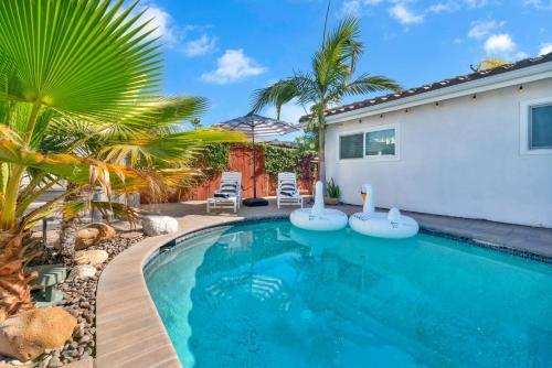 PoolFire Pit Near Balboa Park Mountain Views!