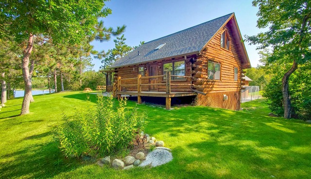 Pristine Log Cabin on 600' of Lake Shore. in Bagley