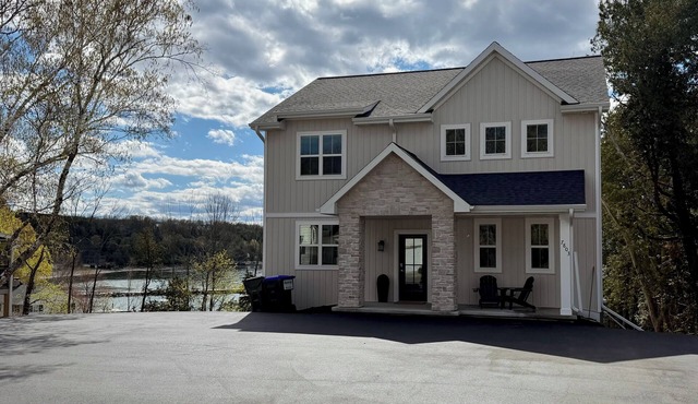 Pristine New Build in the Heart of Egg Harbor 5 BR, 5.5 BA Sleeps 12.