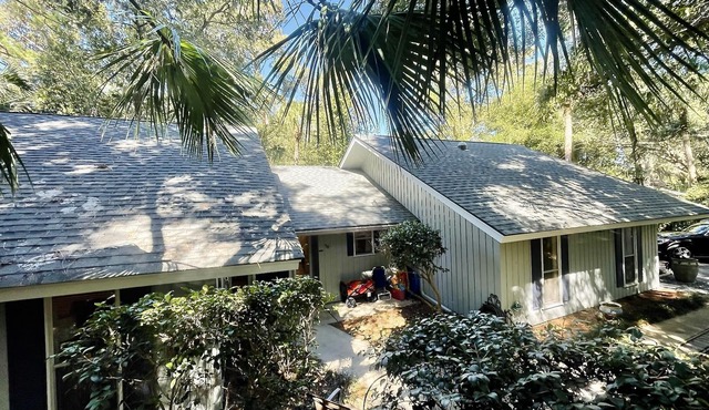 Private 3/bd 2/Ba home, Quiet, stroll 500' to the semi private beach.🐬