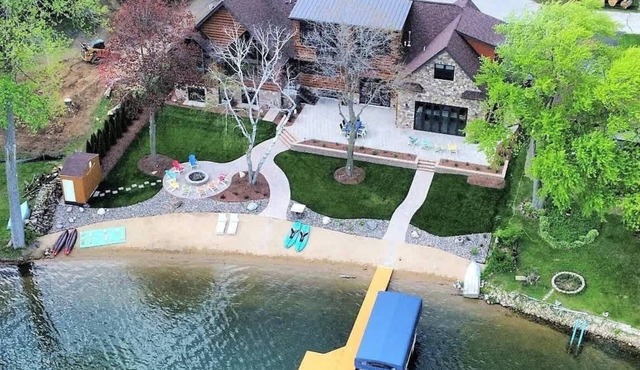Private Beachfront - Sleeps 20 - HotTub - Rec Room in Bristol