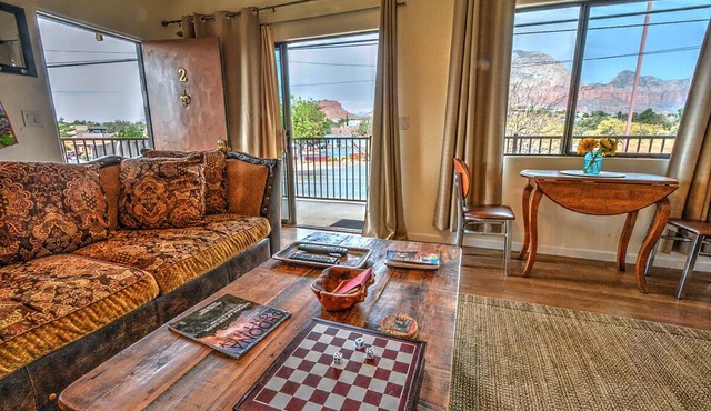 Private, Convenient, Comfortable. With The Best Thunder Mountain Views. Good Va