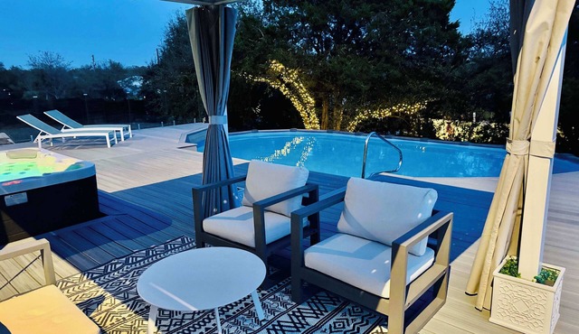Private Gated Villa with hot tub, pool & ENDLESS VIEWS!