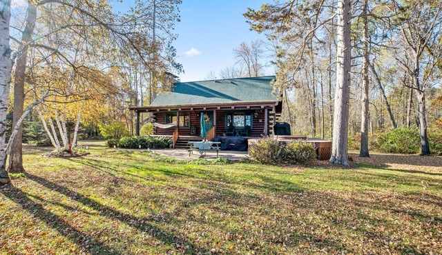 Private Hideaway on Lookout Lake with Hot Tub & Pontoon
