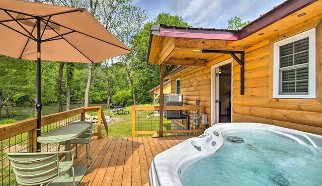 Private Hot Tub: Tuckasegee River Couple's Escape