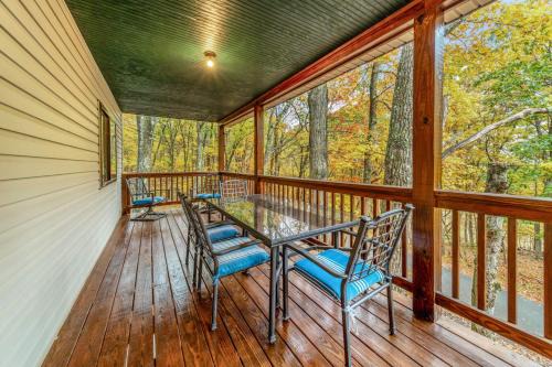 Private Lake Beach Cabin w Golf Pool Fire pit