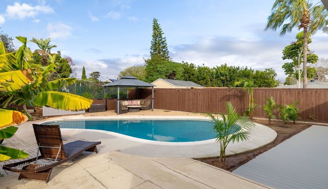Private Pool Oasis: Modern 3BR/2BA. Sleeps 8