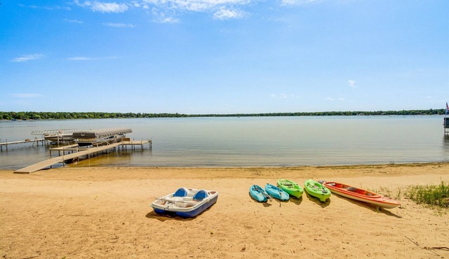 Private Sandy Beach on White Sand Lake | Sleeps 14