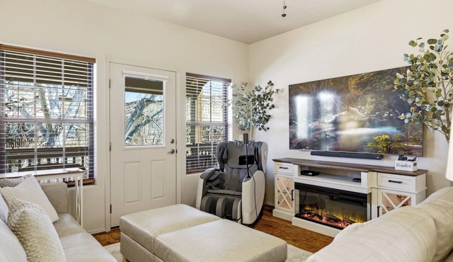 Private Waterfall-View Condo, Luxurious Bedding, Private Patio, Walk to Saloon