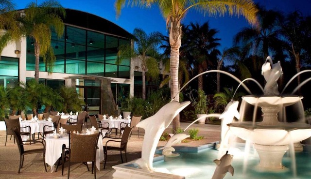 Quick Drive to Beach + Pool. Gym & Dining