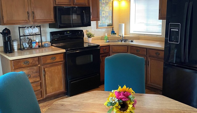 Quiet 2BR Bungalow with 2 Queens & Huge Deck Near Pittsburgh