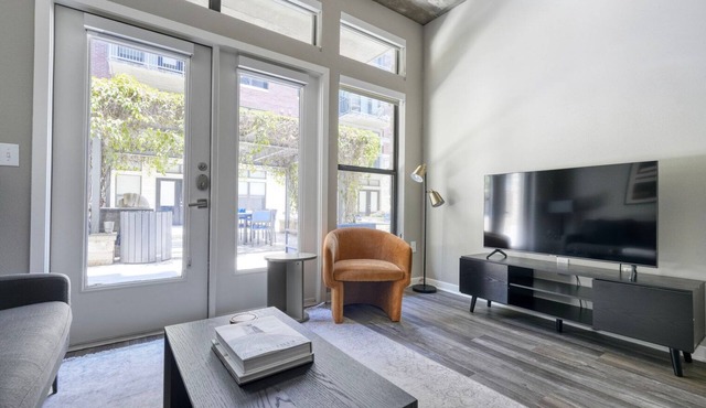 Rare Barton Springs 1BR w/Gym, Pool & W/D, nr downtown, by Blueground