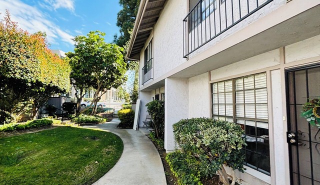RARE FIND in a beautiful location La Jolla-Entire house Newley remodelled, pool