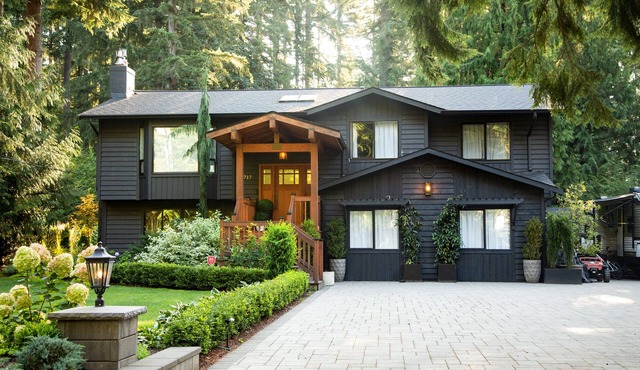 Rare Gem Fully Remodeled 6-bedroom house with WiFi, Sports Court, Large Backyard