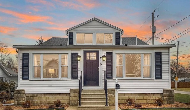 Recent Remodel - 5 min Walk to Jet Express and Downtown Port Clinton.