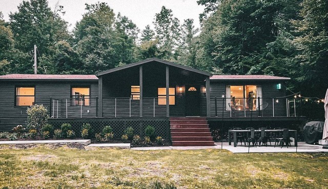 Recently Renovated Cabin with Beautiful Outdoor Living and Fire Pit in NY
