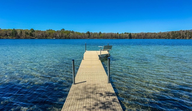 Relax and getaway from it all at Johnson's Lake retreat: Backus Bliss