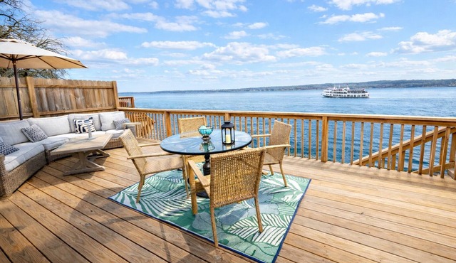 Relax in Waterfront Cottage with Arcade Game & Kayaks Near Dining & Attractions