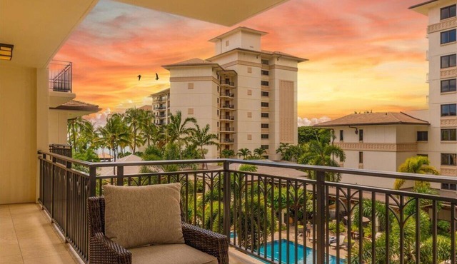 Relaxing 4th floor with Lap Pool View - Ocean Tower Beach Villa