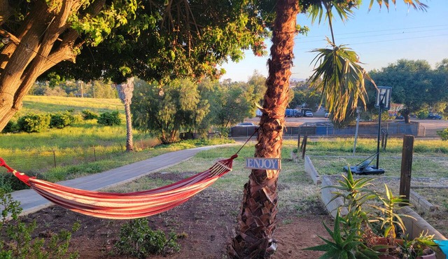 Relaxing Farm Vibes Near Safari Zoo Legoland & Wineries