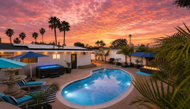 Relaxing Palms, Private Pool, Hot Tub, FirePit, 15 min to Beaches, Zoo, DT, MCRD
